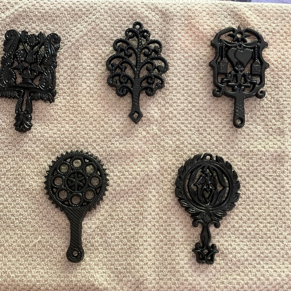 Wilton trivet set vintage.